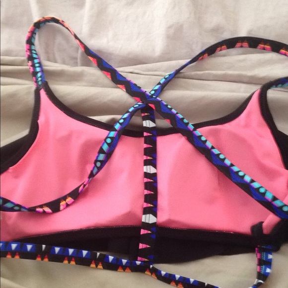 *NWT VS Pink bikini top - Picture 3 of 4
